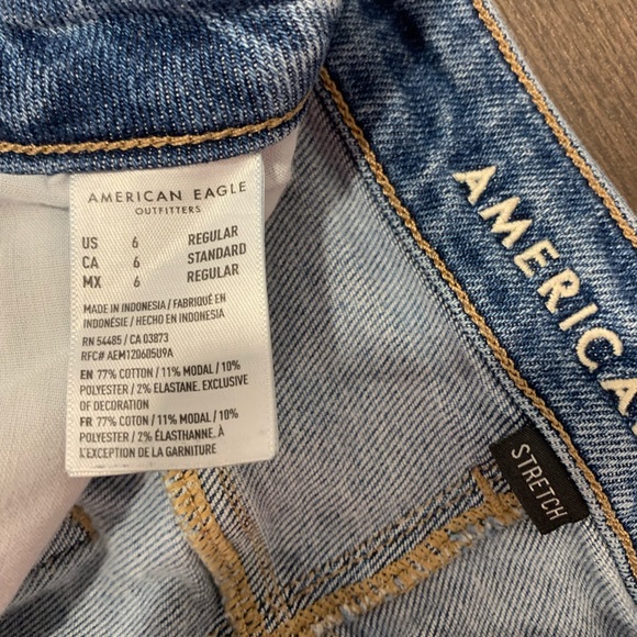 American Eagle Loose Jeans- Size 6 - Picture 3 of 3